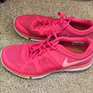 pink nike tennis shoes